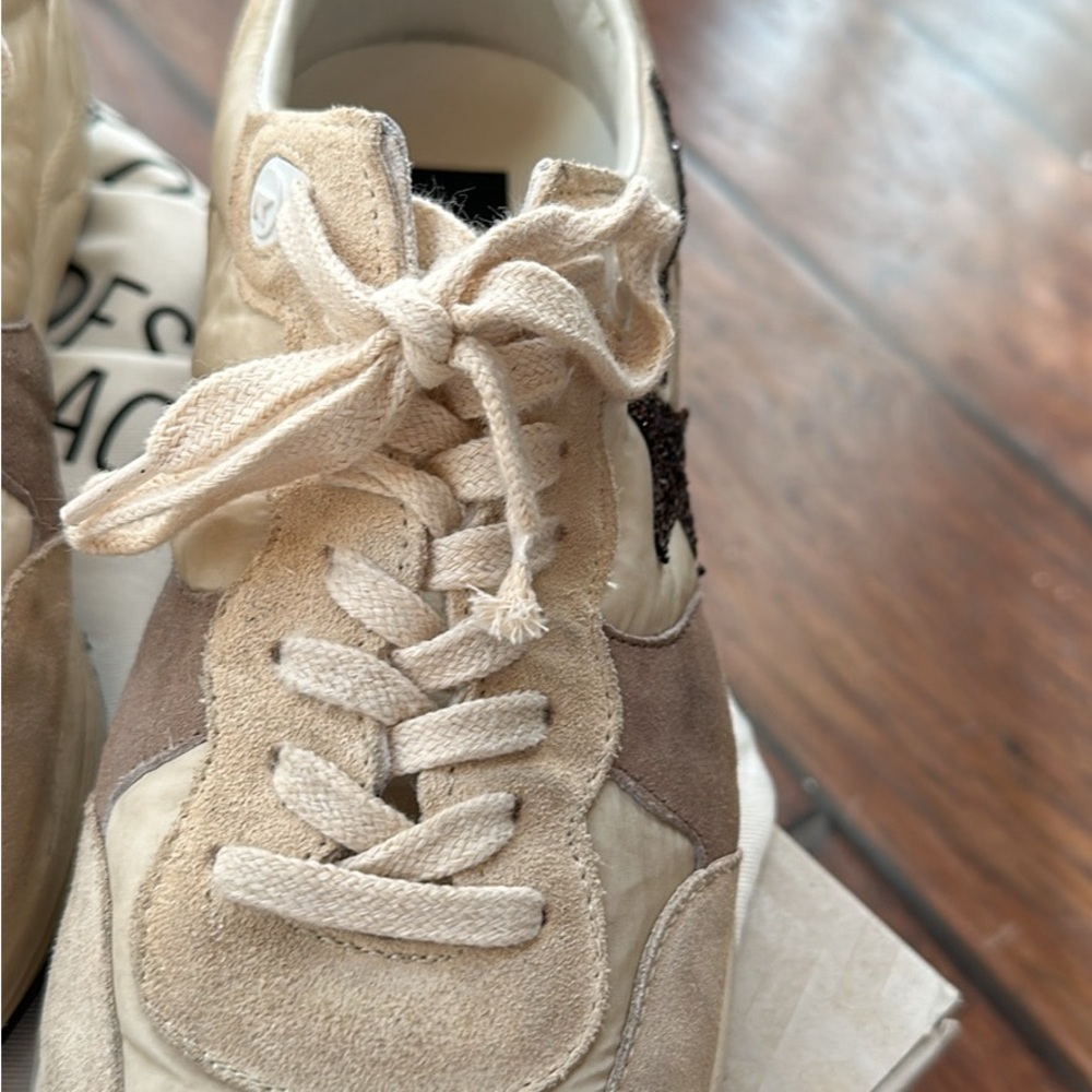 Golden goose’s size 39 runners only wore a couple of times original box